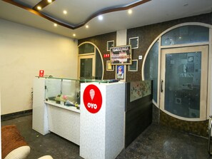 Reception - Capital O 2897 Hotel Bagga Inn (Jabalpur)