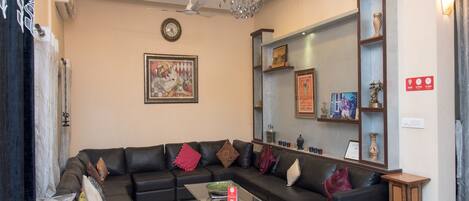 Double or Twin Room | Living room | TV