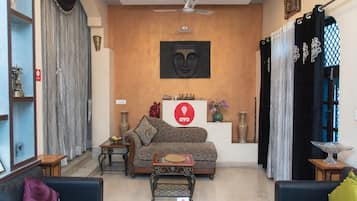 Double or Twin Room | Living room | TV