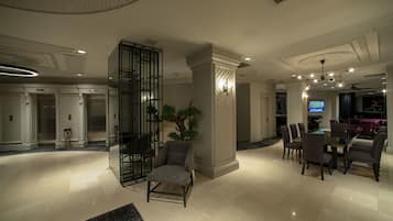 Lobby lounge