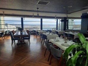 Breakfast, lunch, dinner and brunch served - Taksim Square Hotel (Istanbul)