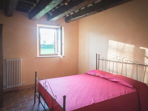 12 bedrooms, iron/ironing board, free WiFi, bed sheets