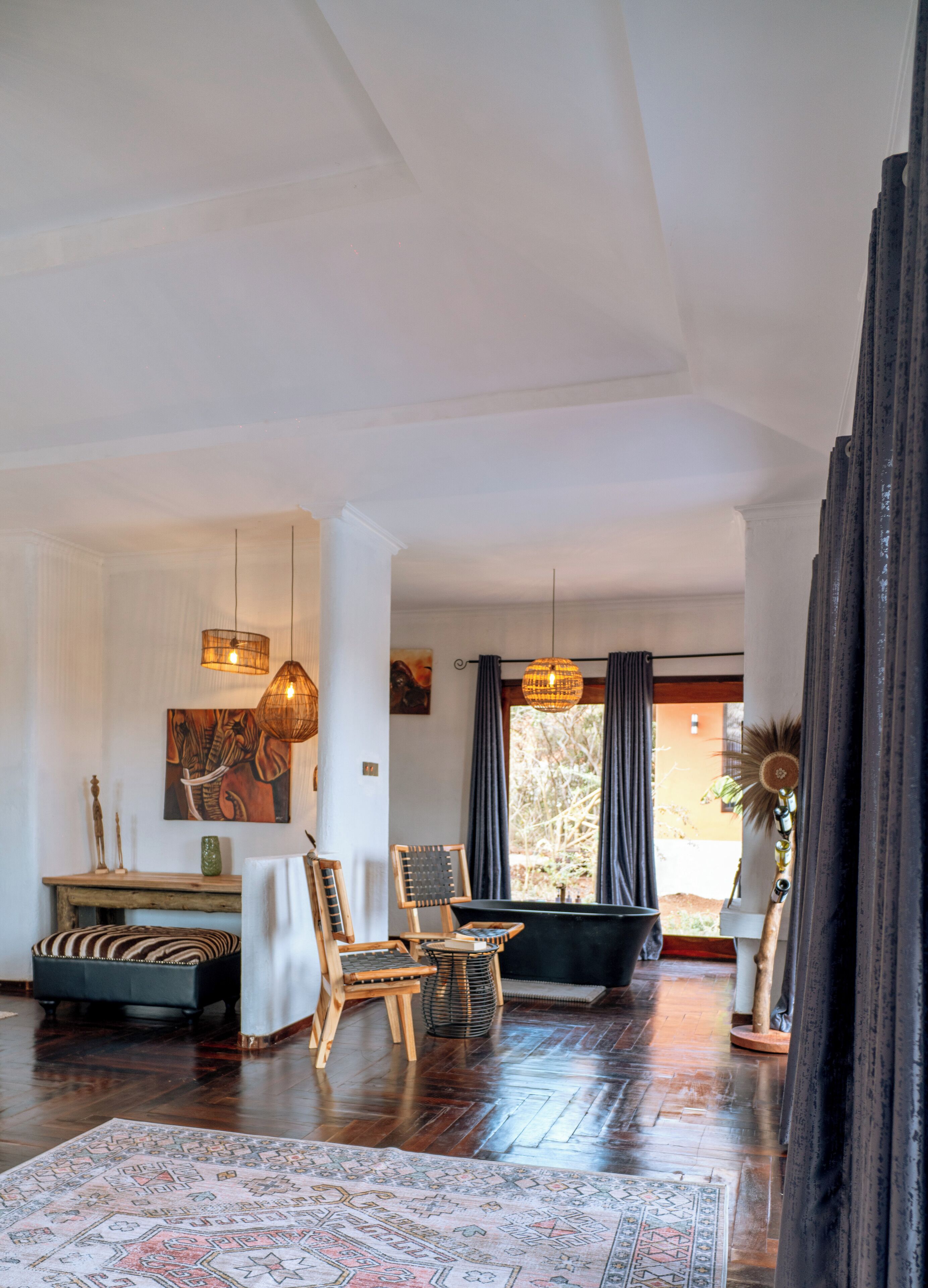 Bureau, rideaux occultants, draps fournis