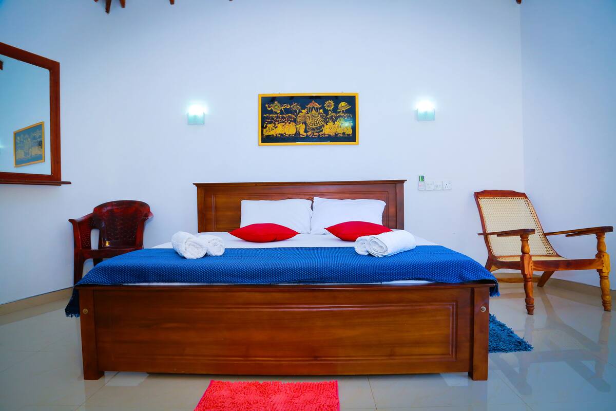 Comfort Bungalow, 1 King Bed, Lagoon View, Lakeside | 1 bedroom, premium bedding, desk, soundproofing