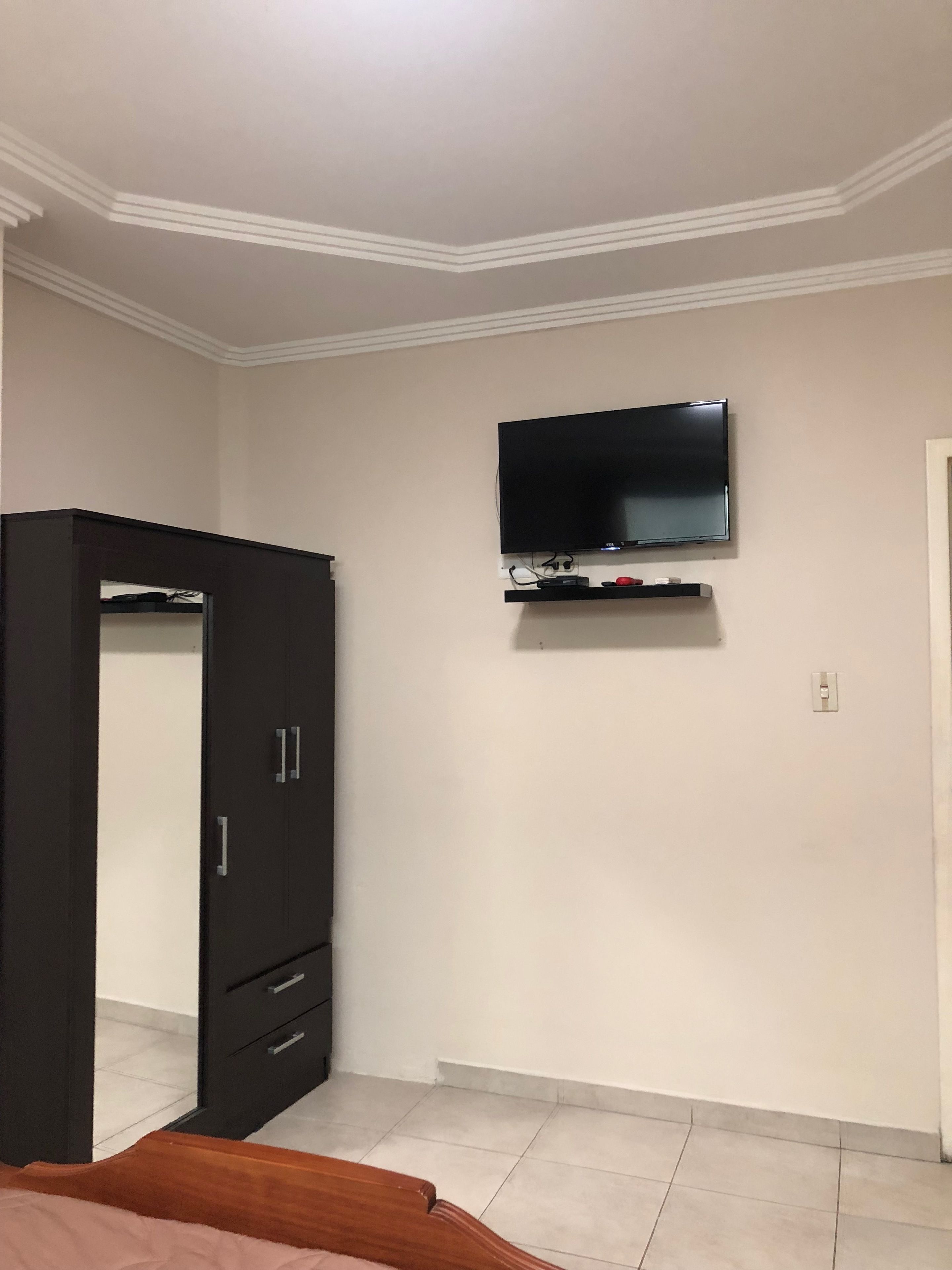 standard single room, 1 queen bed, refrigerator & microwave | room amenity