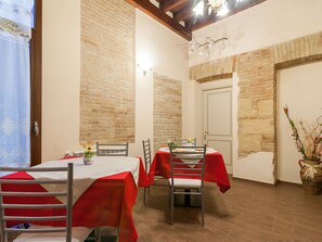 Free daily local cuisine breakfast - B&B Il Borgo (Cagliari)