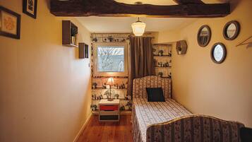 1 kamar tidur dan didekorasi berbeda-beda