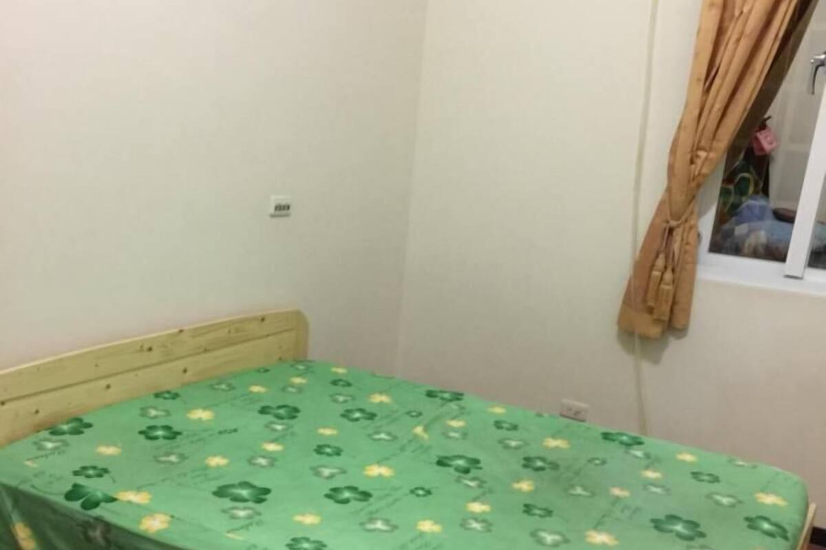 Double Room, Shared Bathroom | WiFi (free), bed sheets