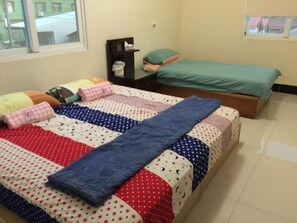 Dreibettzimmer, Gemeinschaftsbad | Ausblick vom Zimmer