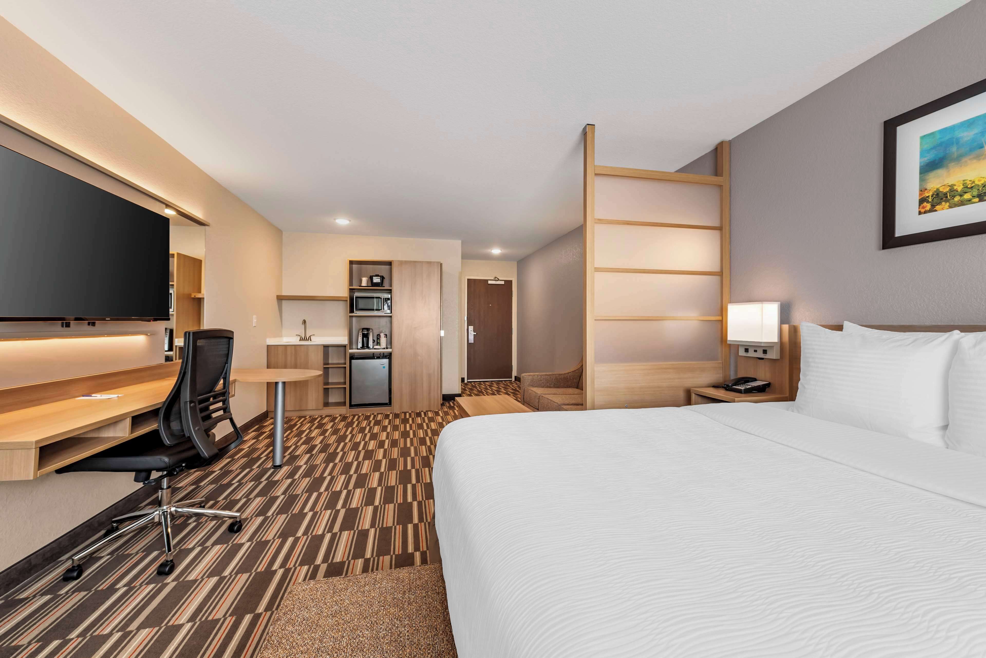 suite, 1 queen bed, non smoking (with single sofabed) | desk, laptop workspace, iron/ironing board, free cots/infant beds