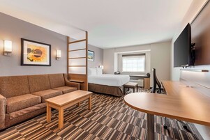 Suite, 1 Queen Bed, Non Smoking (with Single Sofabed) | Desk, laptop workspace, iron/ironing board, free cribs/infant beds