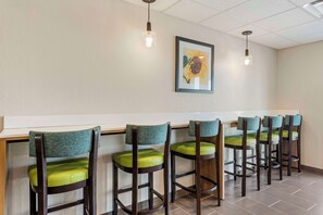 Tägliches Frühstücksbuffet gegen Gebühr