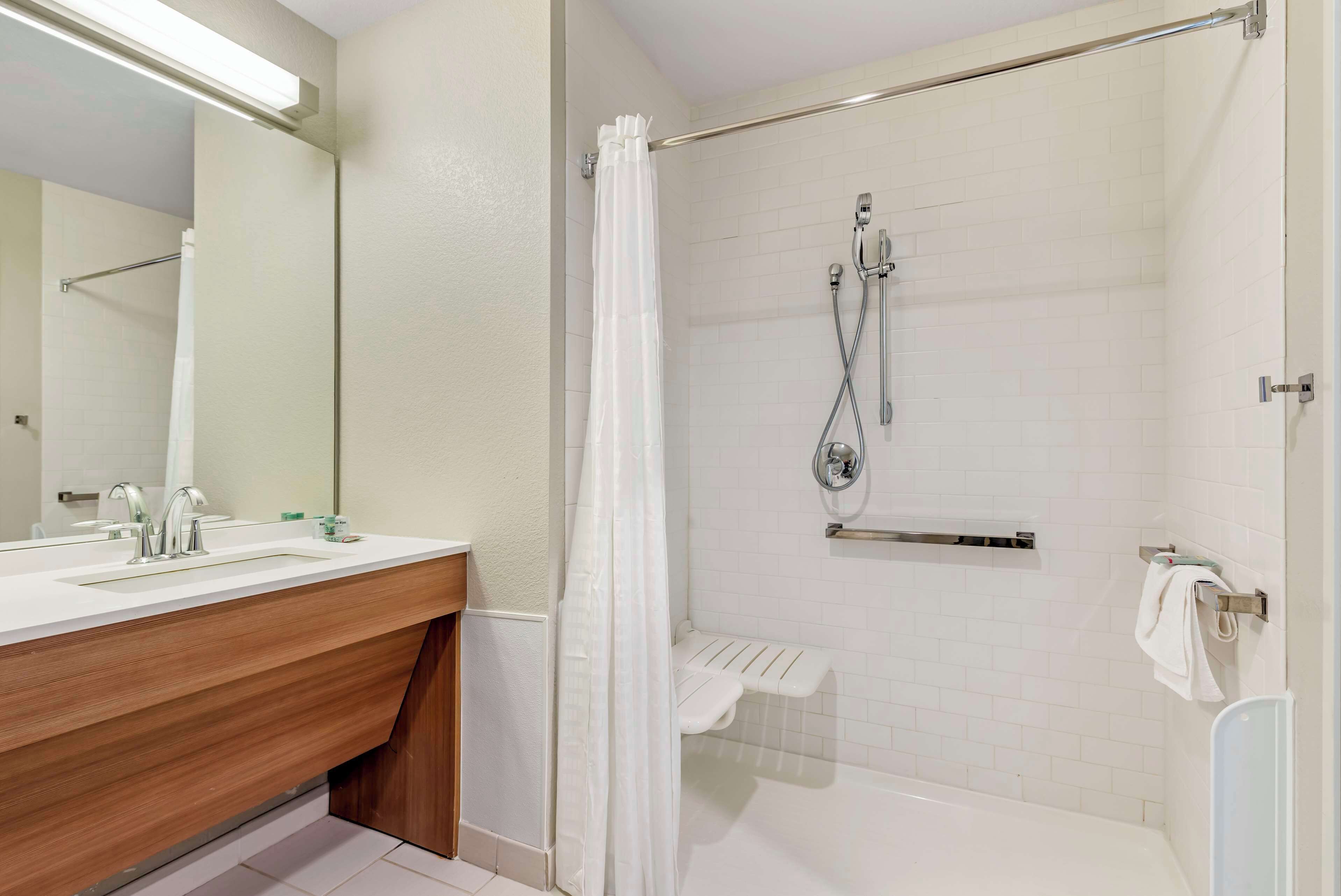 standard room, 1 queen bed, accessible, non smoking (with single sofabed) | bathroom | hair dryer, towels