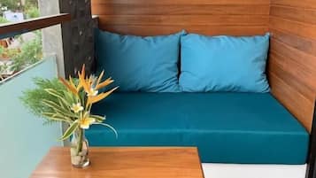 Habitación doble Premium, 1 cama King size, balcón, vista a la alberca | Terraza o patio