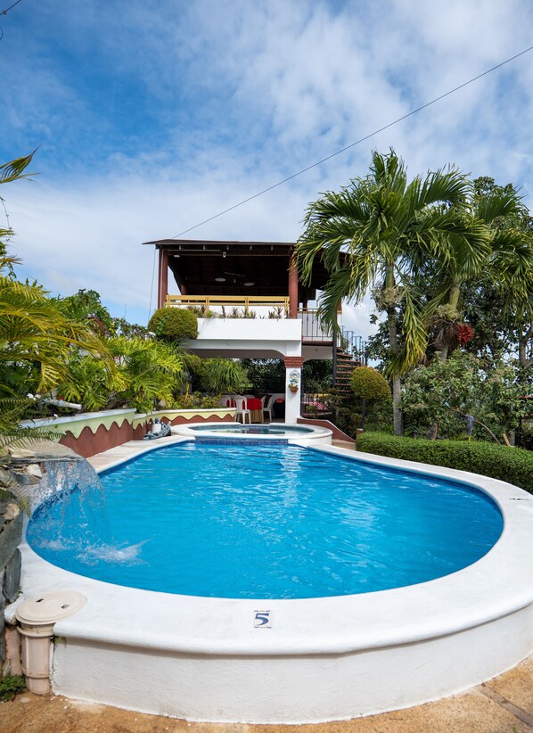 2 piscinas externas