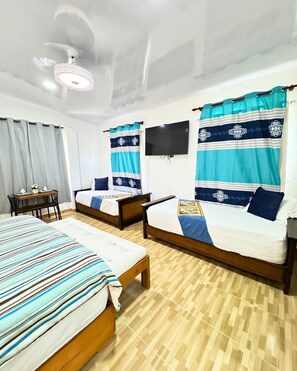Quarto quádruplo com design assinado, vista para o vale | 1 quarto, roupas de cama premium, individualmente decorados