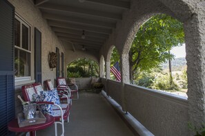 Vista frontal de la propiedad