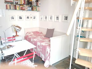 Desk, rollaway beds, free WiFi