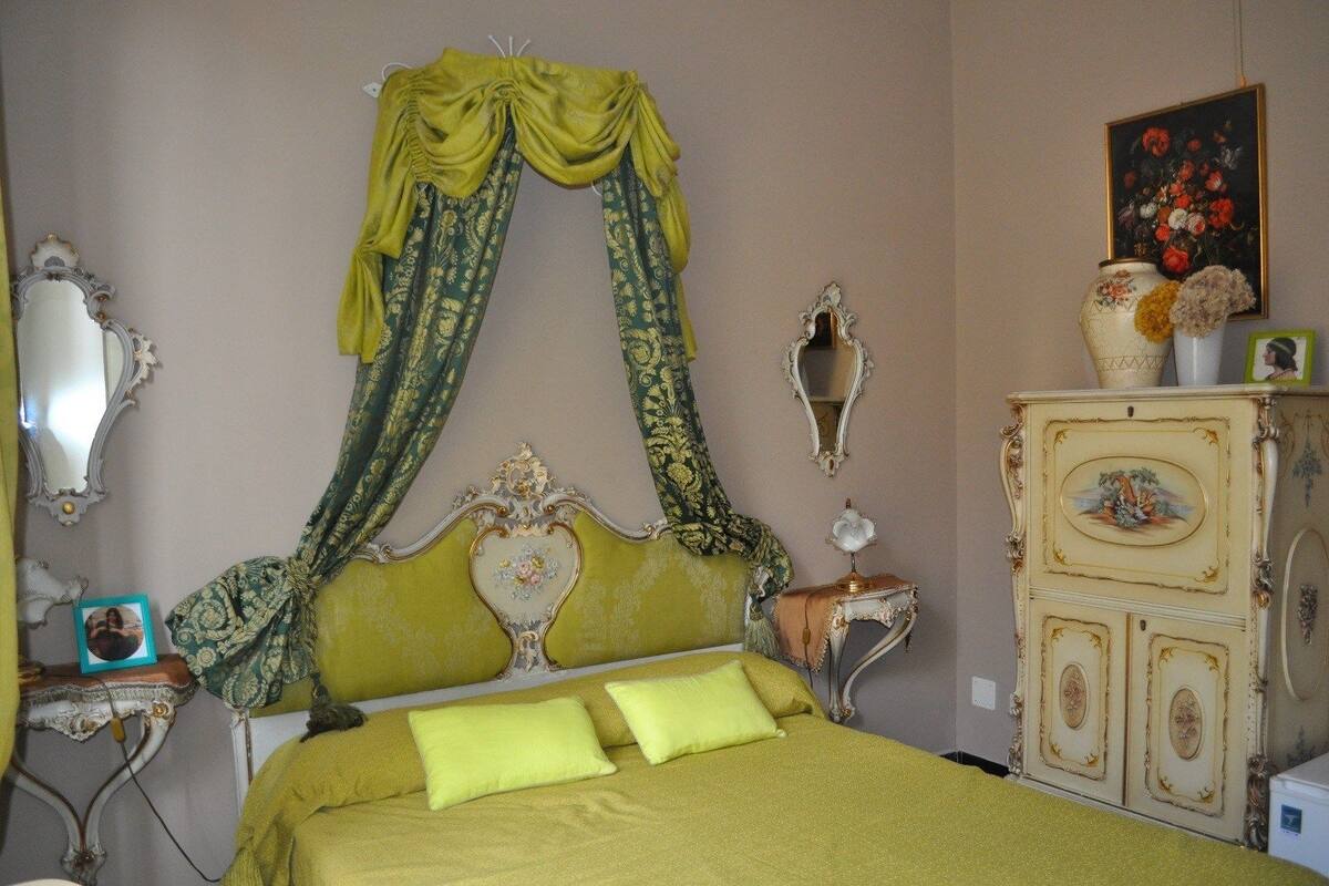 Desk, rollaway beds, free WiFi