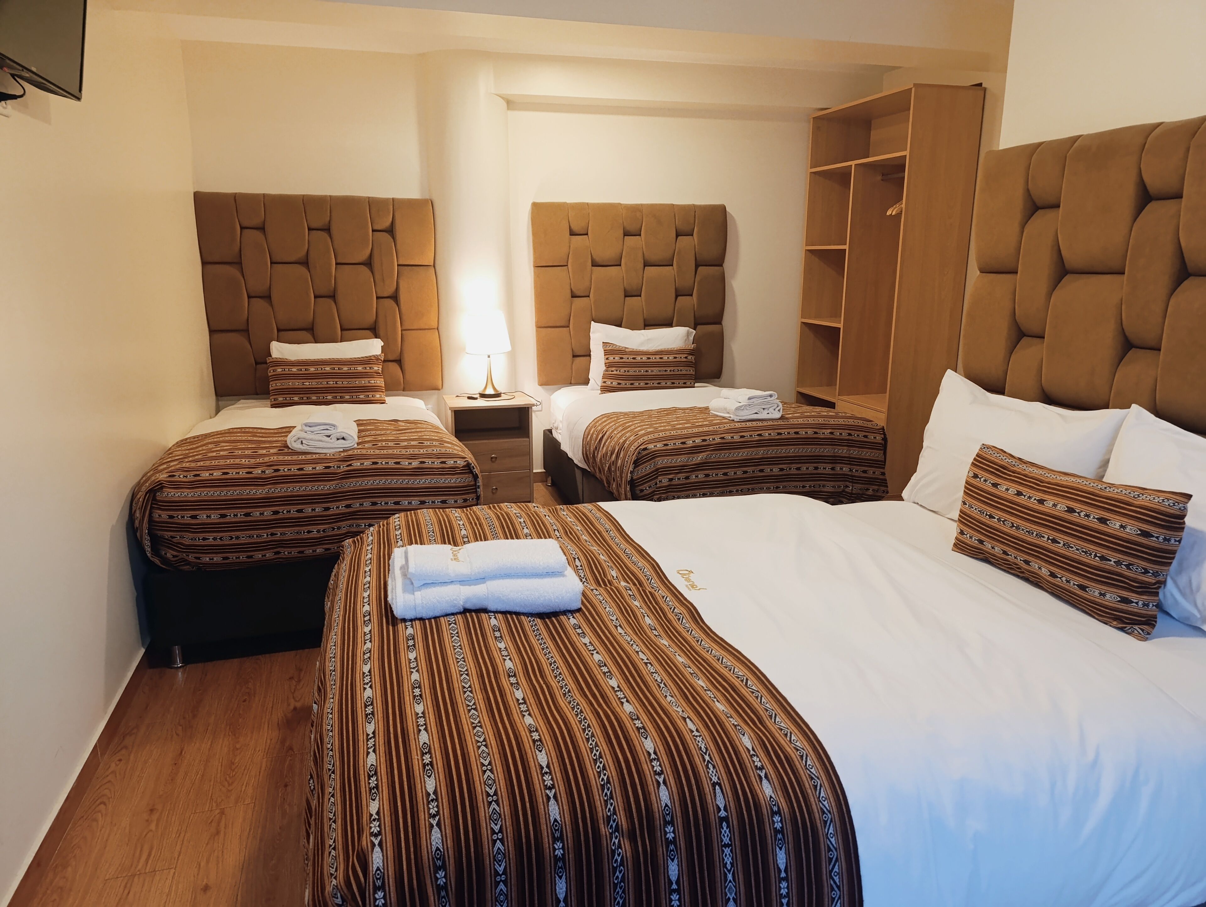 20 bedrooms, down comforters, memory foam beds, in-room safe