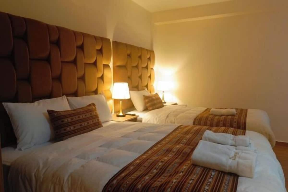 20 Schlafzimmer, Daunenbettdecken, Betten mit Memory-Foam-Matratzen