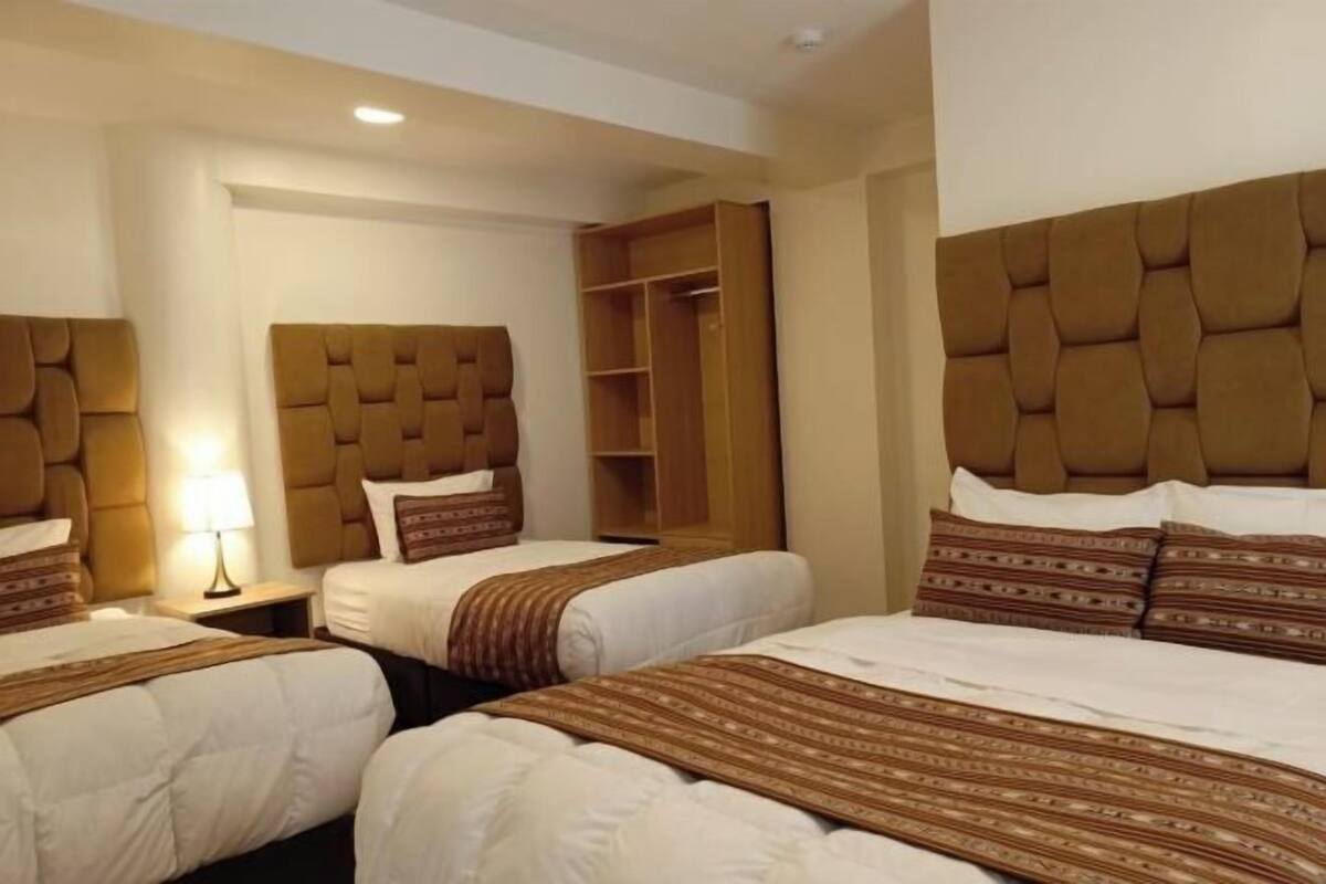 20 Schlafzimmer, Daunenbettdecken, Betten mit Memory-Foam-Matratzen