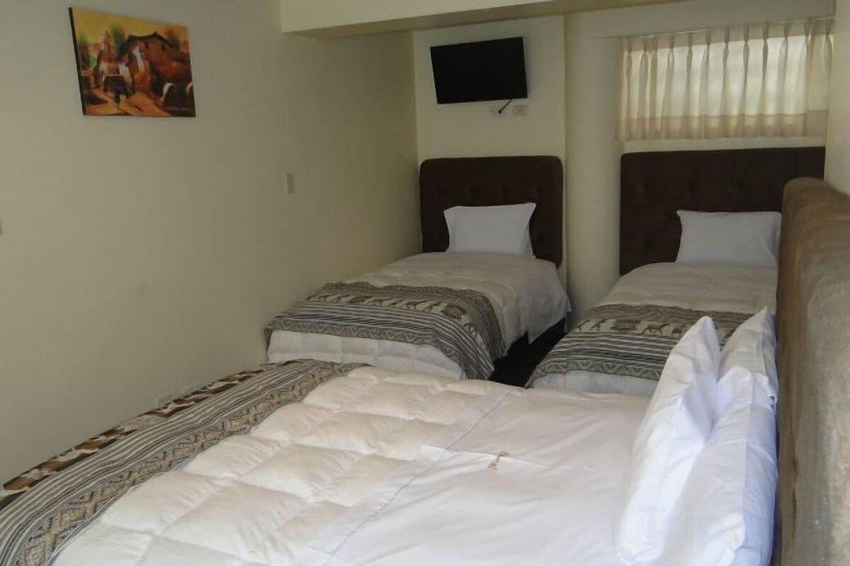 20 bedrooms, down comforters, memory foam beds, in-room safe