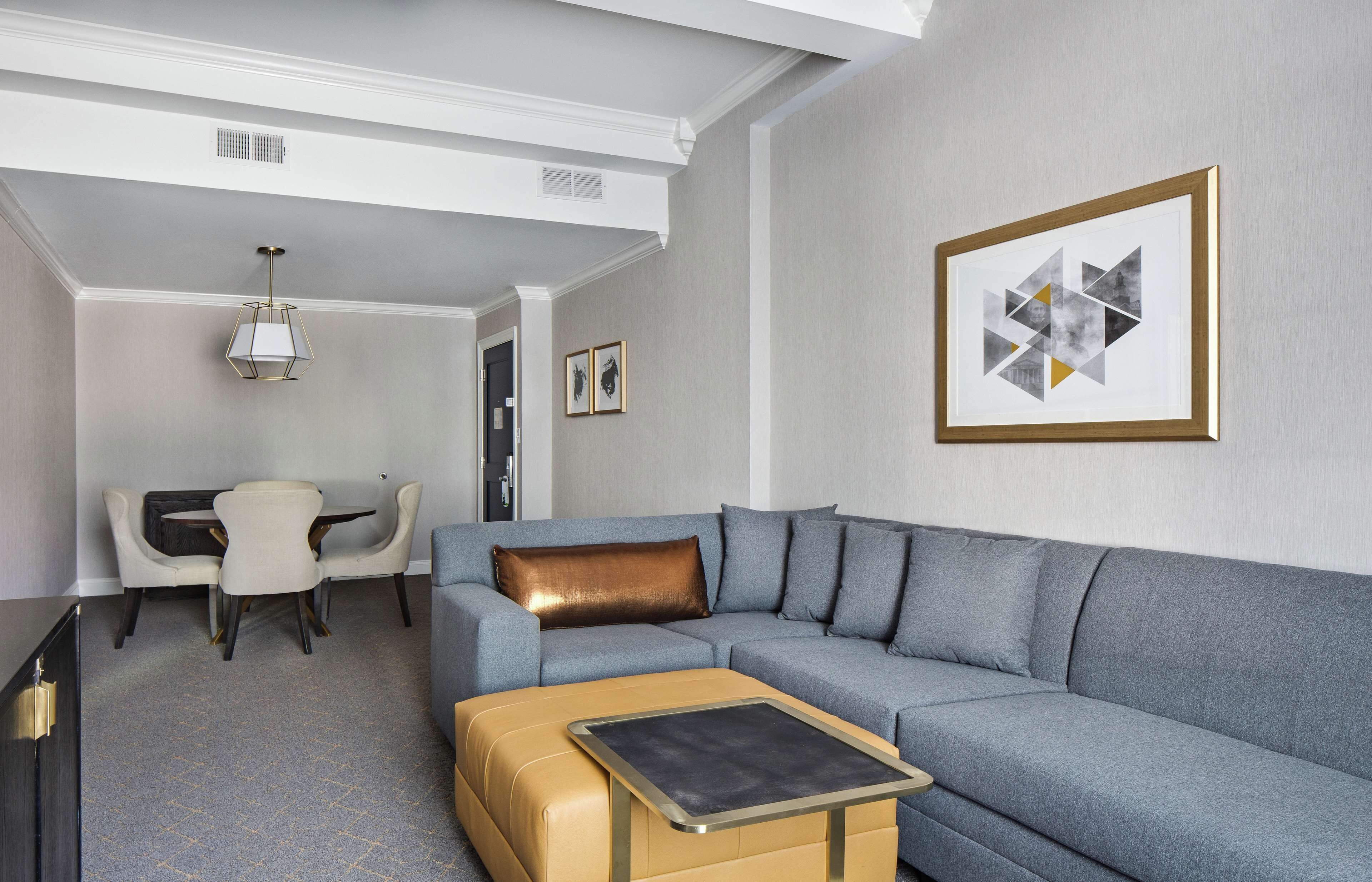 suite, 1 king bed (lexingtonian suite) | living area | flat-screen tv