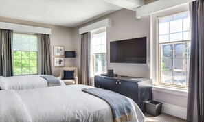 高档床上用品、羽绒被、加厚床垫、客房内保险箱