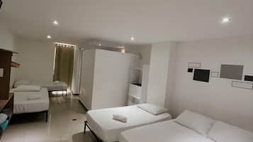 Family Studio, 1 Bedroom, Accessible, Microwave | 1 bedroom, iron/ironing board, free WiFi, bed sheets