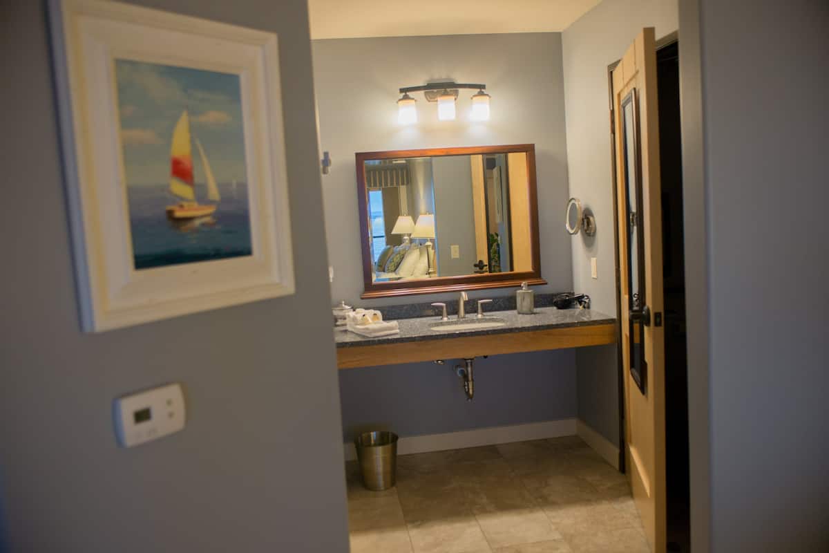 design suite, 1 king bed, accessible, non smoking (sailor's retreat #2) | bathroom sink