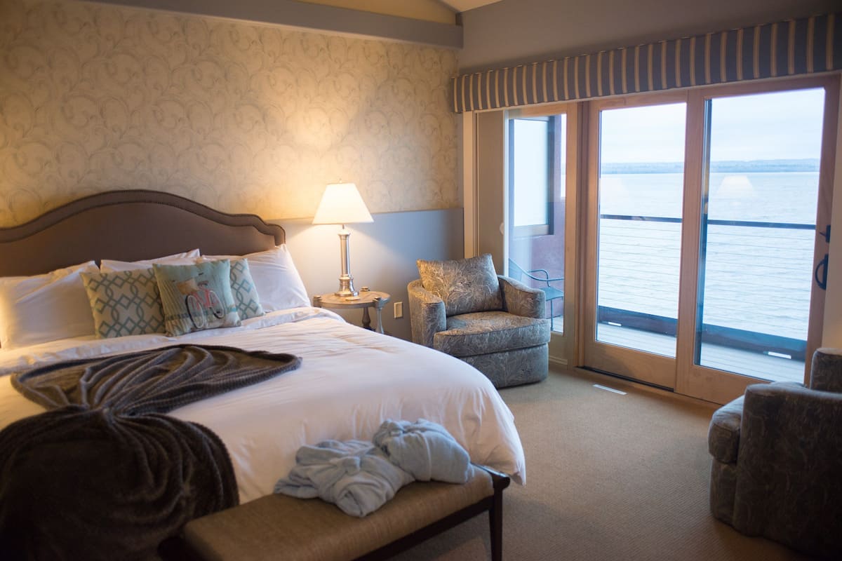 design suite, 1 king bed, accessible, non smoking (sailor's retreat #2) | 1 bedroom, premium bedding, down duvets, pillow-top beds