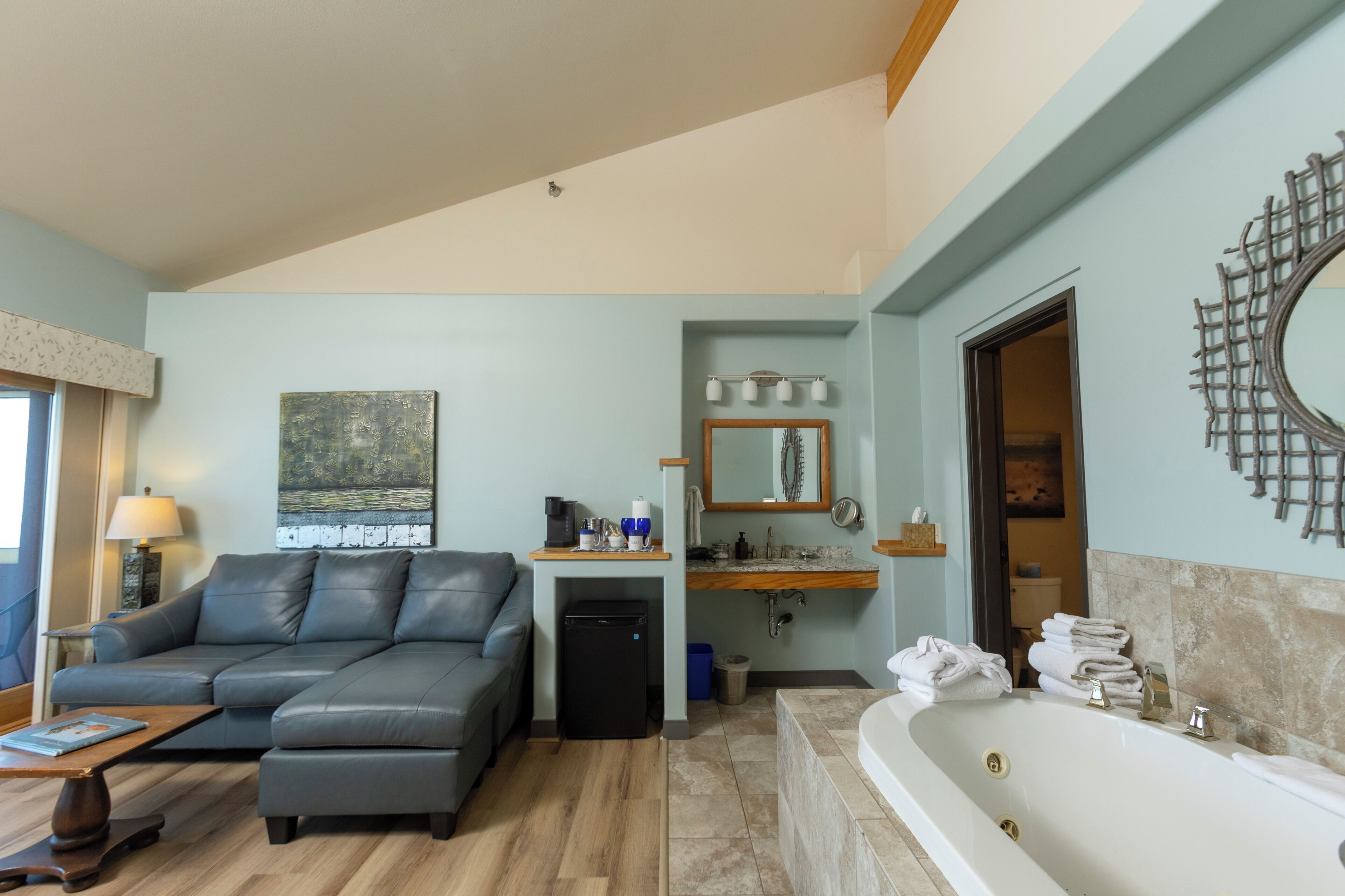 Design Suite, 1 King Bed, Lake View (Flowing Waters #3) | 1 bedroom, premium bedding, down comforters, pillowtop beds