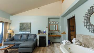 Design Suite, 1 King Bed, Lake View (Flowing Waters #3) | 1 bedroom, premium bedding, down comforters, pillowtop beds