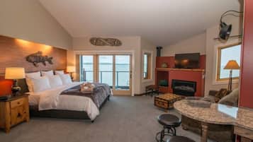 Design Suite, 1 King Bed with Sofa bed, Non Smoking (Northland Voyageur #4)