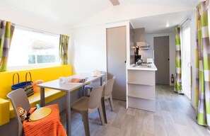 Fridge, microwave, stovetop, coffee/tea maker - Le Domaine de la Marina (Messanges)