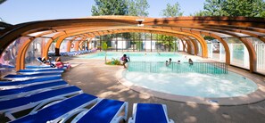 Piscine intérieure