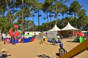 Children’s play area – outdoor
