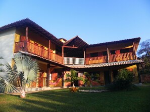 Mặt tiền nơi lưu trú