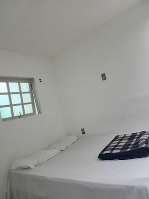 Quarto standard | Ferros/tábuas de passar roupa, Wi-Fi de cortesia, roupa de cama