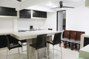 Standard Double Room, 1 Queen Bed | Private kitchenette | Fridge, microwave, stovetop, cookware/dishes/utensils