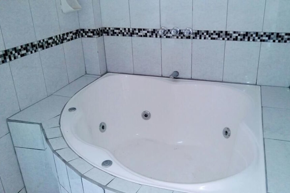 Kamar Double, 1 Tempat Tidur King, jet tub | Jet tub