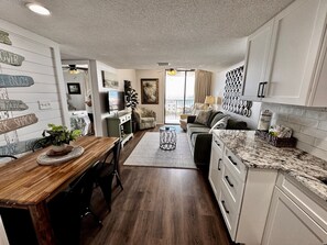 Fernseher, DVD-Player, Stereoanlage