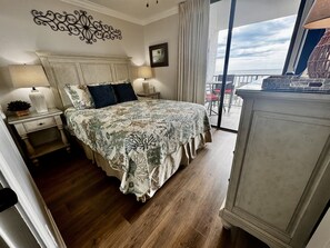 2 slaapkamers, verduisterende gordijnen, een strijkplank/strijkijzer