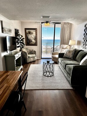 Fernseher, DVD-Player, Stereoanlage