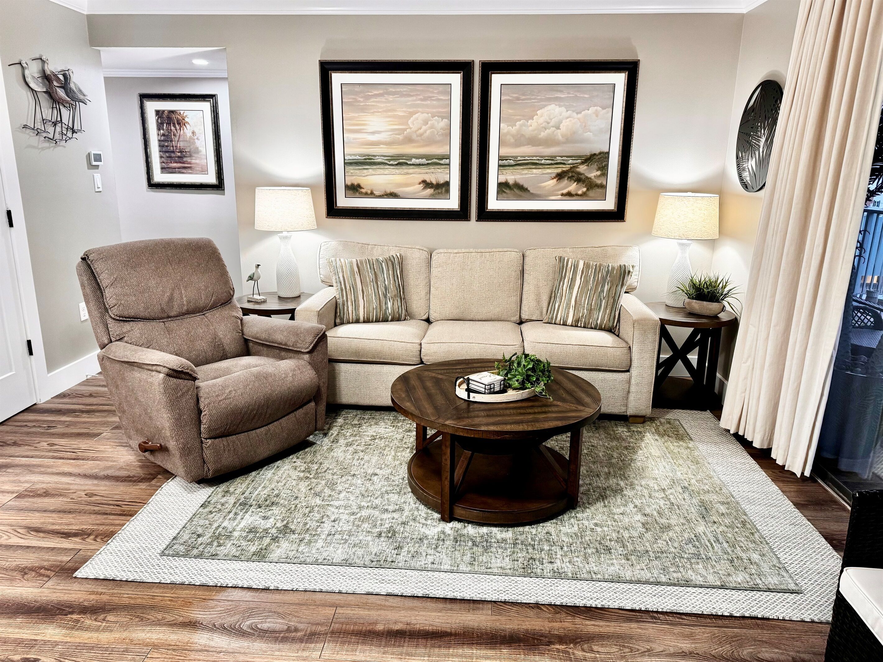 Smart TV, DVD player, books, stereo