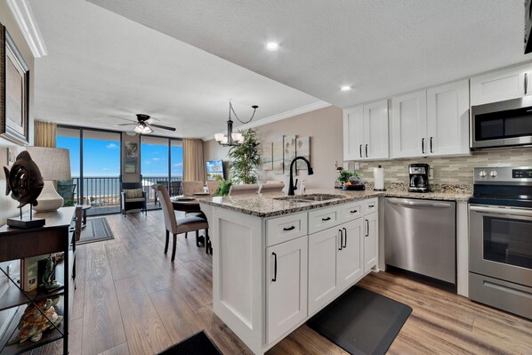 Fridge, microwave, oven, stovetop - 607"A" Sunset Reflections!  20% off Rent in March! (Gulf Shores)