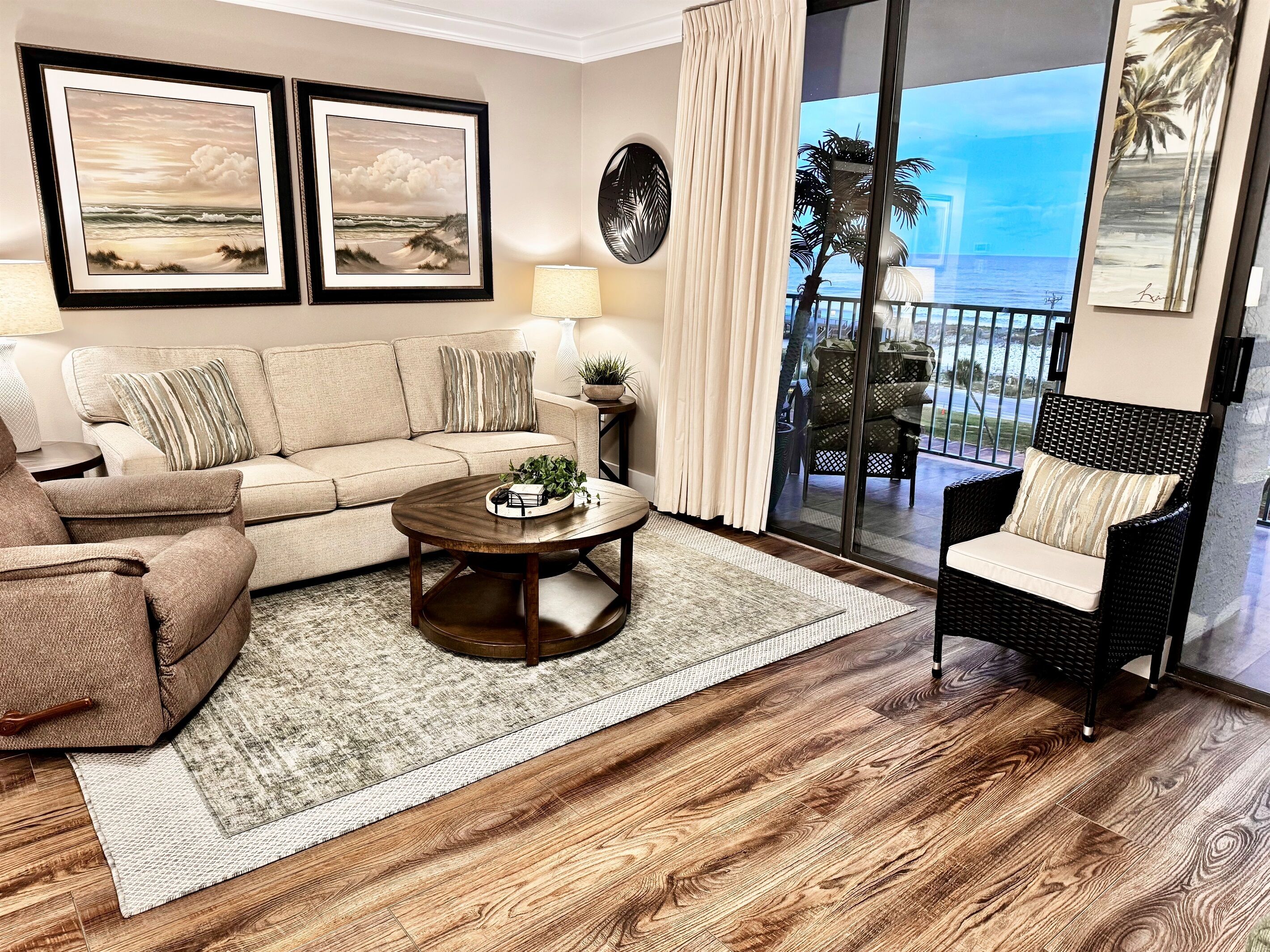 智能电视、DVD 播放器、书、 立体声音响