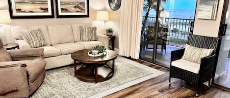 TV connectée, lecteur de DVD, livres, chaßne hi-fi