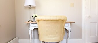 Our Rockbound Highland Home - 2 Blocks from Thayer Gate - 1/2 Block to Main St.